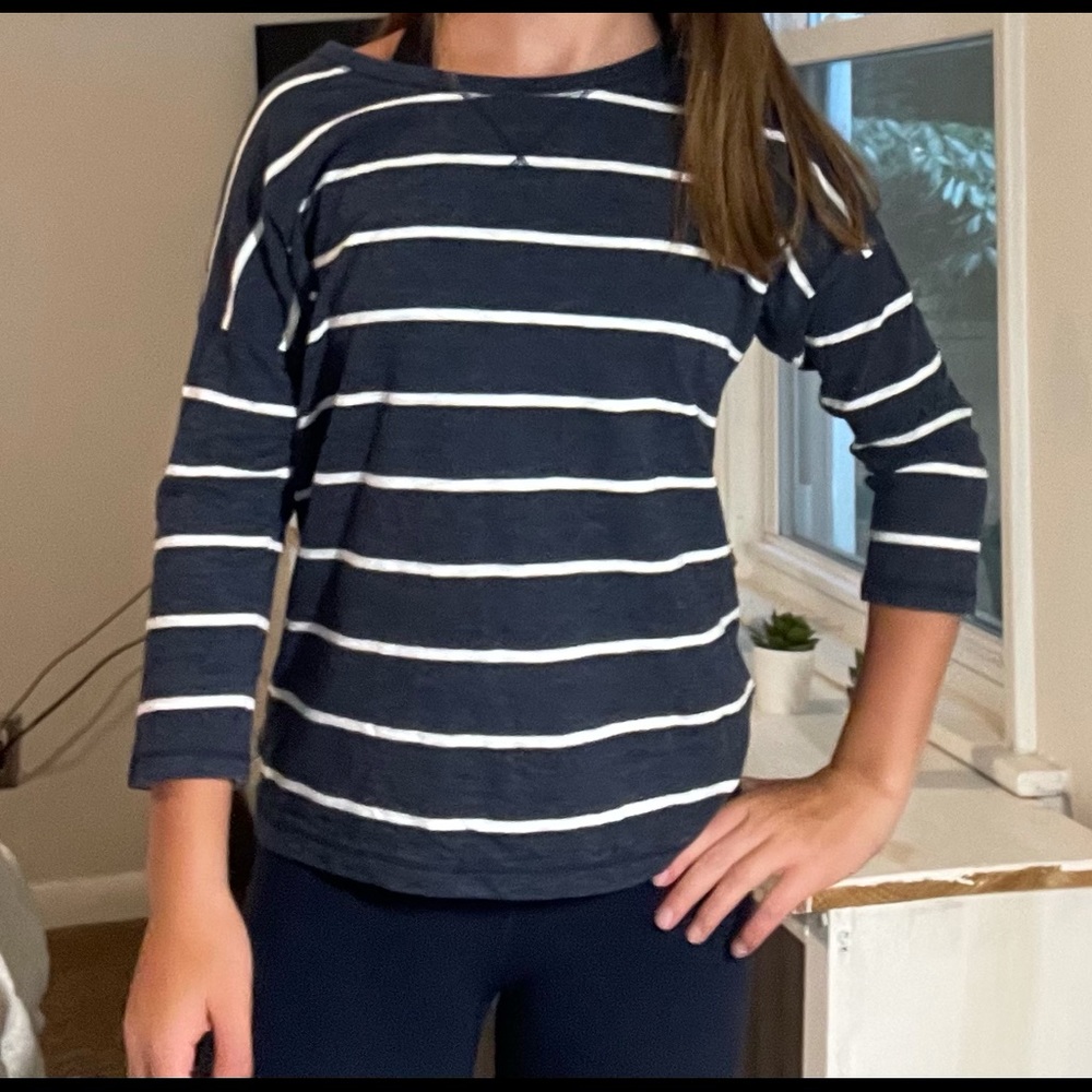Hollister three quarter sleeve. Size:s